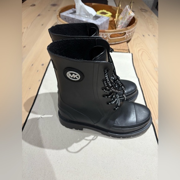 EUC-MICHAEL MICHAEL KORS
Montaigne PVC Rain Boot - Picture 2 of 8